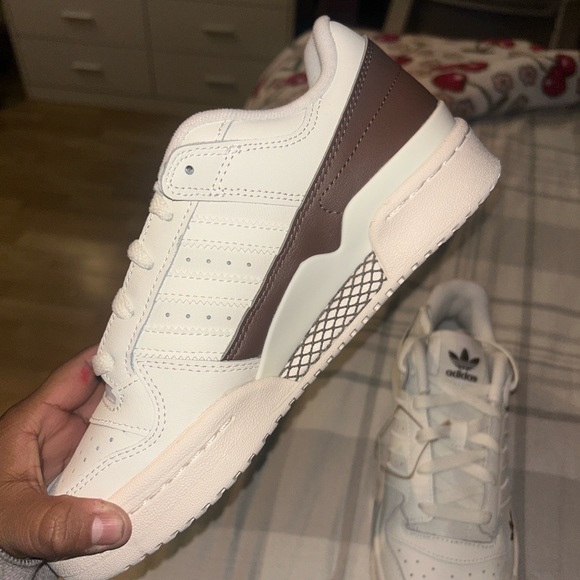 White & brown adidas low forums - Picture 2 of 4